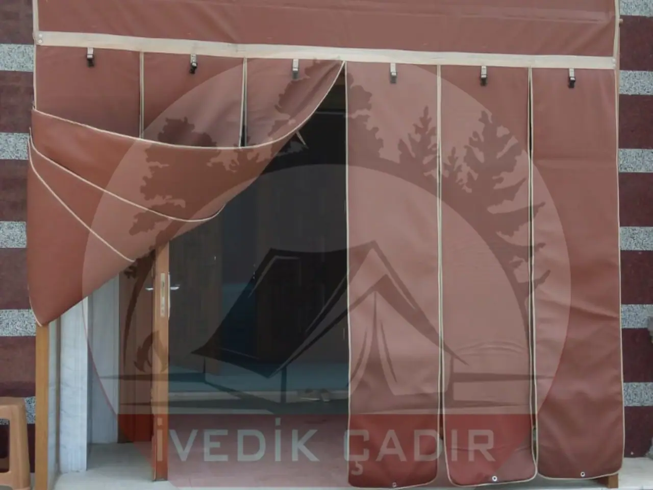 Cami kapısı brandası